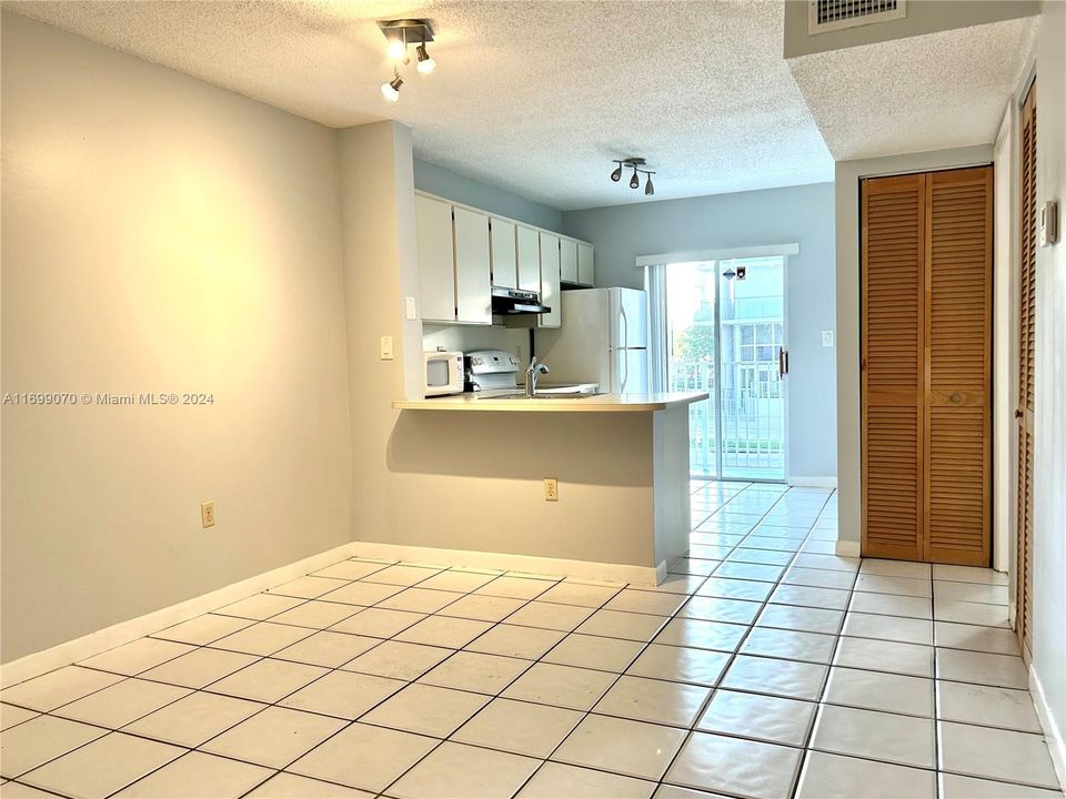 For Rent: $2,250 (2 beds, 2 baths, 625 Square Feet)