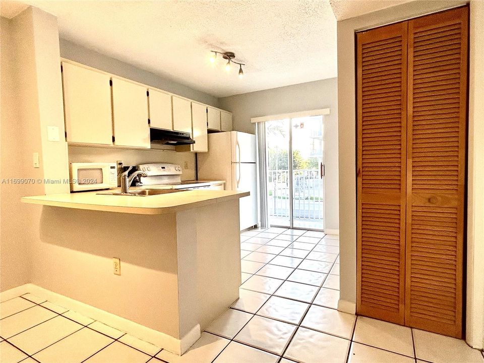 For Rent: $2,250 (2 beds, 2 baths, 625 Square Feet)