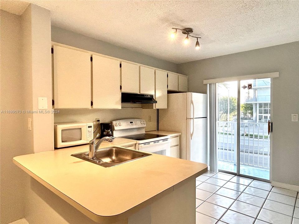 For Rent: $2,250 (2 beds, 2 baths, 625 Square Feet)