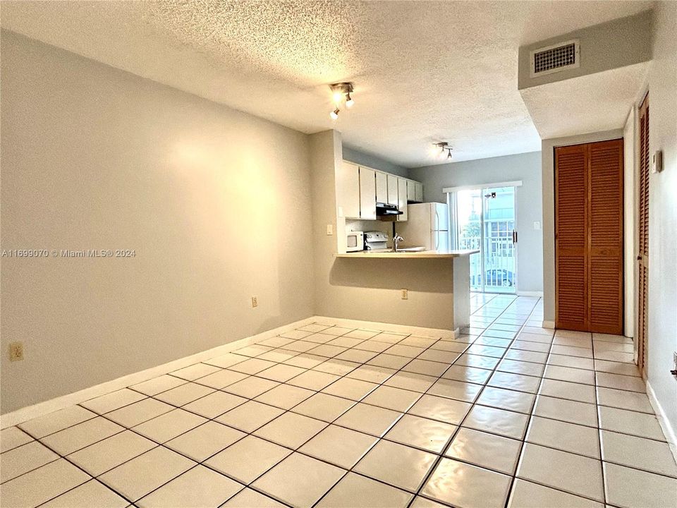 For Rent: $2,250 (2 beds, 2 baths, 625 Square Feet)