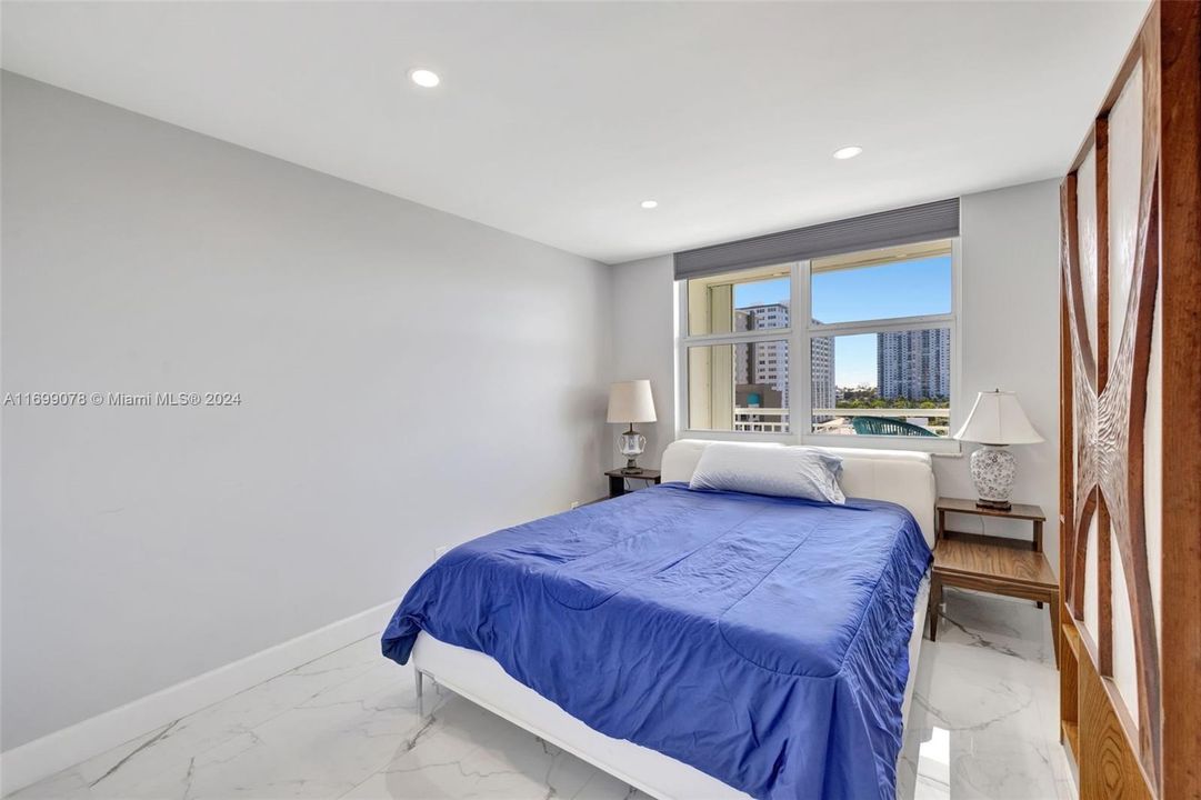 For Sale: $549,000 (2 beds, 2 baths, 1100 Square Feet)