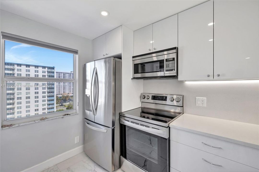 For Sale: $549,000 (2 beds, 2 baths, 1100 Square Feet)