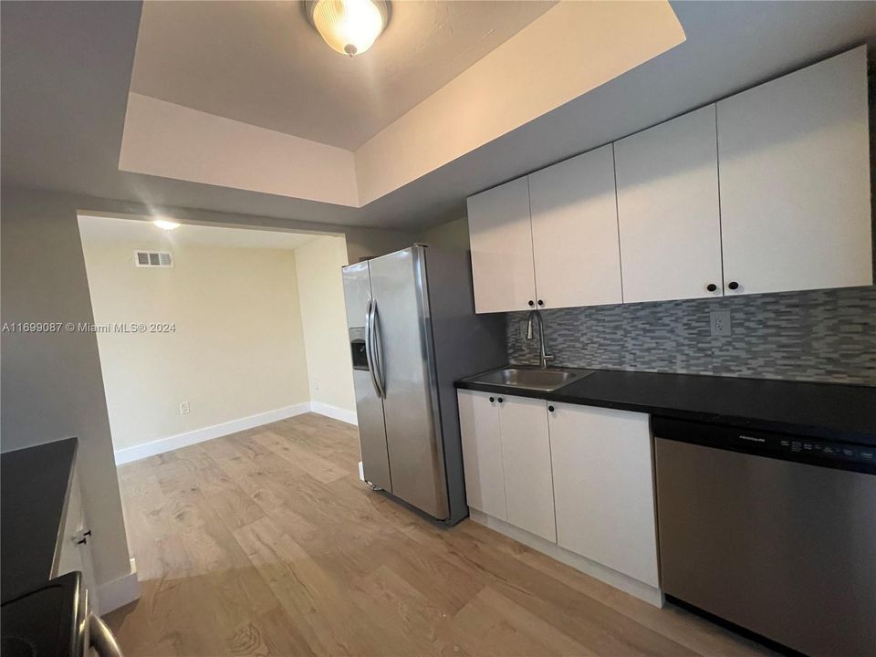 For Rent: $2,800 (2 beds, 2 baths, 1250 Square Feet)