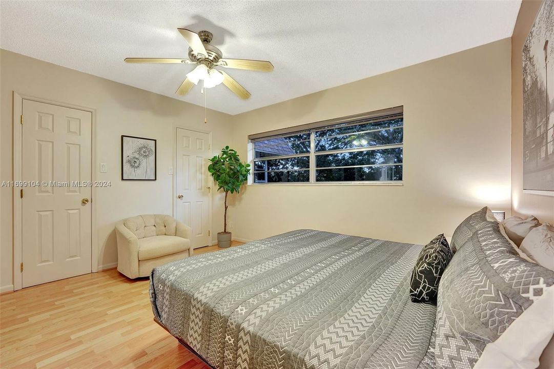 For Sale: $135,000 (2 beds, 2 baths, 944 Square Feet)