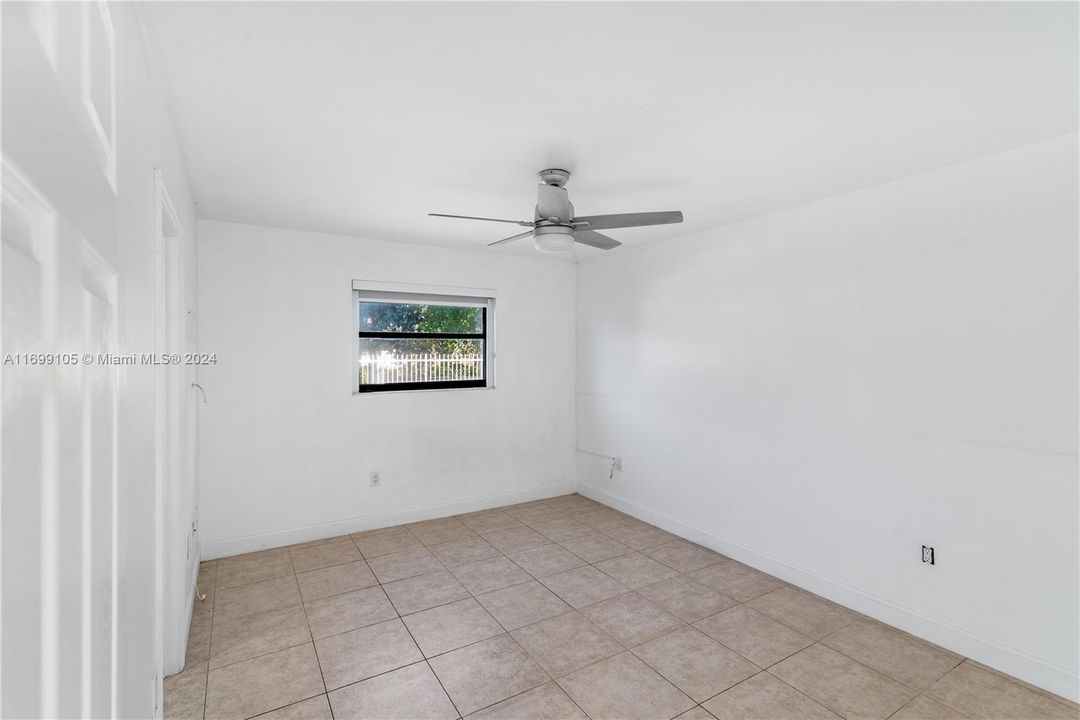 For Sale: $320,000 (2 beds, 2 baths, 867 Square Feet)