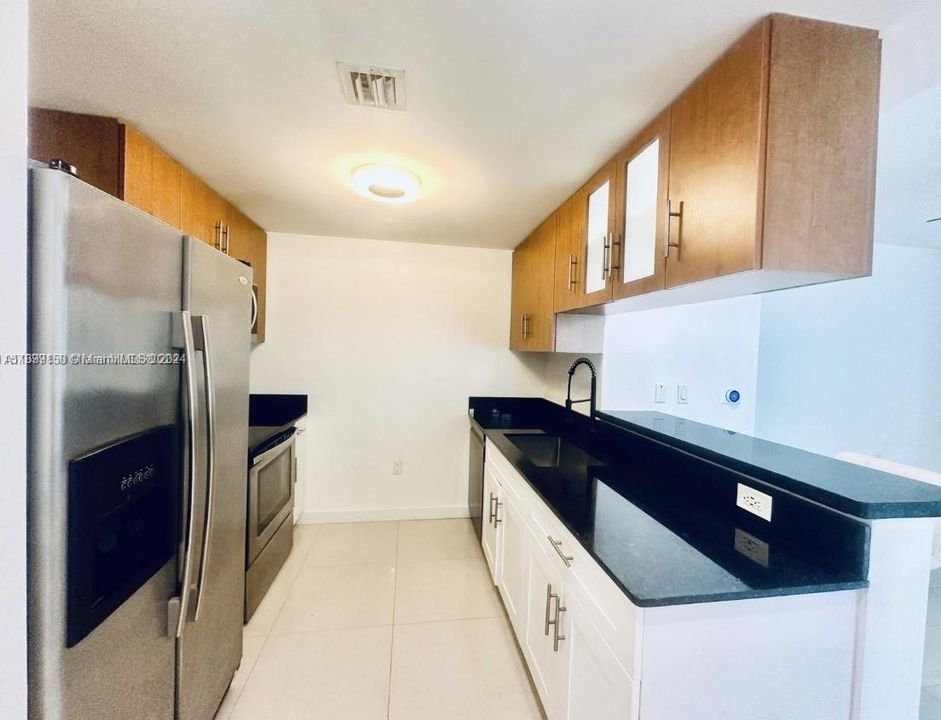 For Rent: $2,600 (1 beds, 1 baths, 663 Square Feet)