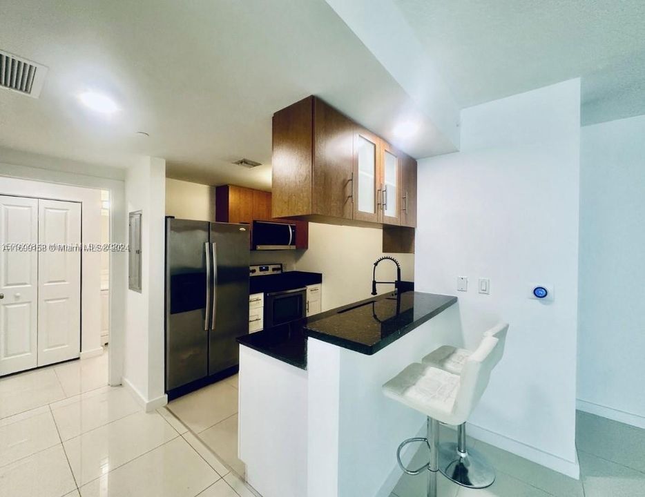 For Rent: $2,600 (1 beds, 1 baths, 663 Square Feet)