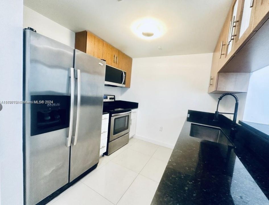 For Rent: $2,600 (1 beds, 1 baths, 663 Square Feet)