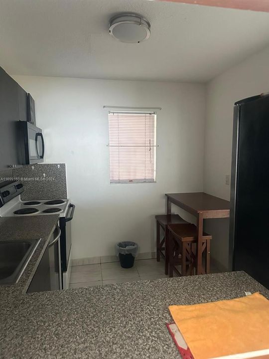 For Rent: $2,100 (2 beds, 2 baths, 918 Square Feet)