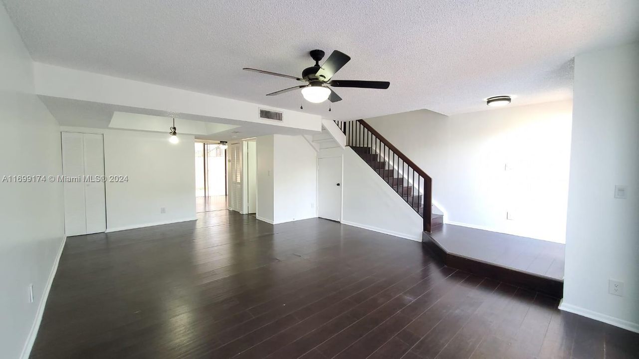 For Rent: $3,100 (3 beds, 2 baths, 1432 Square Feet)