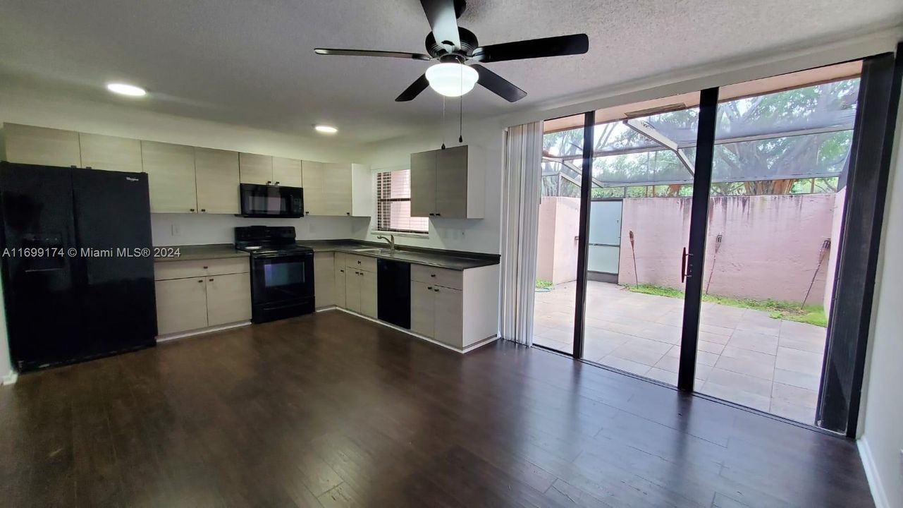 For Rent: $3,100 (3 beds, 2 baths, 1432 Square Feet)