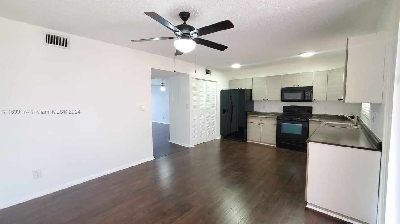 For Rent: $3,100 (3 beds, 2 baths, 1432 Square Feet)