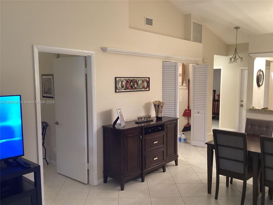 For Sale: $399,000 (2 beds, 2 baths, 1122 Square Feet)