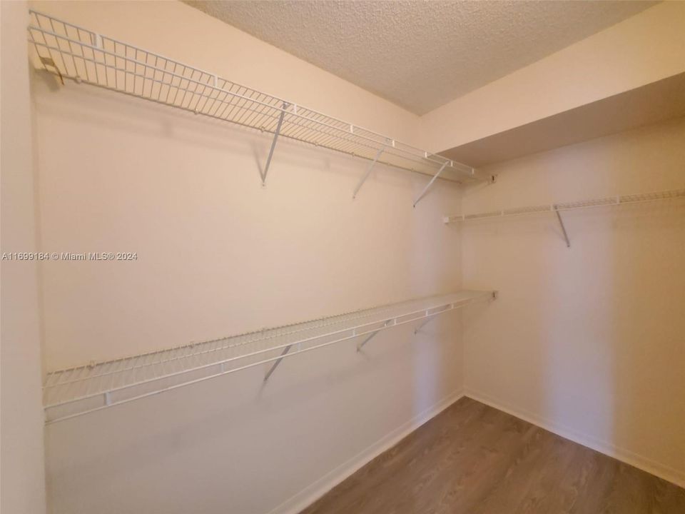 For Rent: $2,399 (2 beds, 2 baths, 1065 Square Feet)