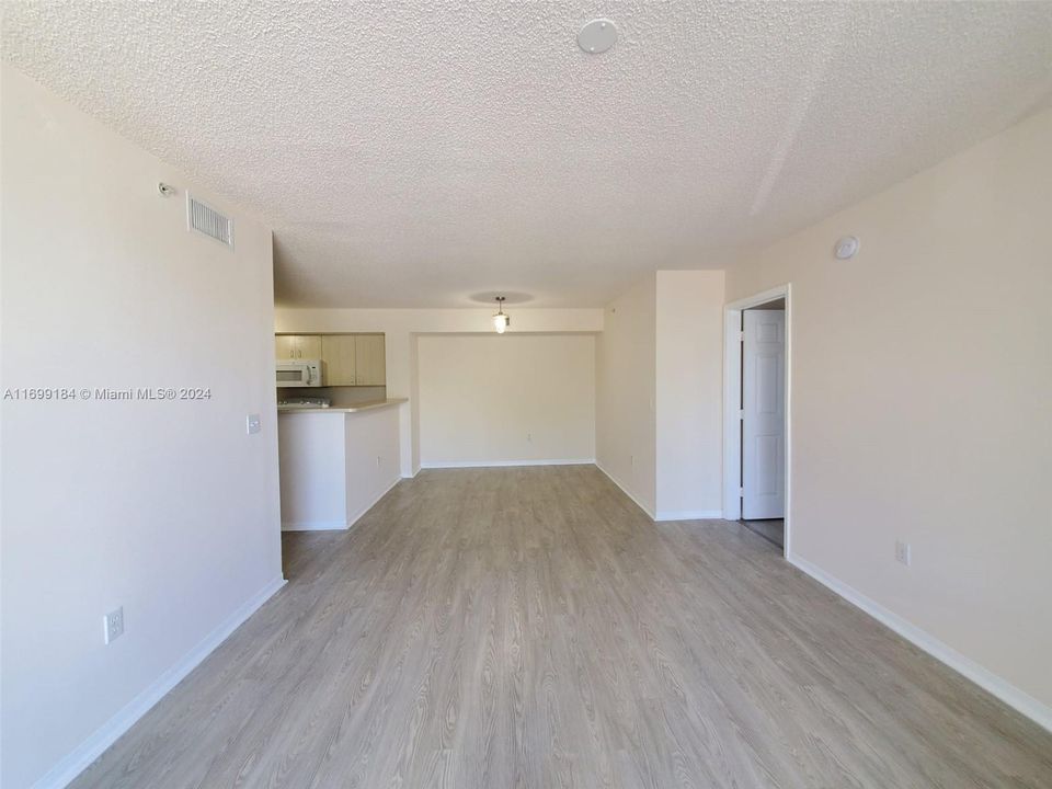 For Rent: $2,399 (2 beds, 2 baths, 1065 Square Feet)