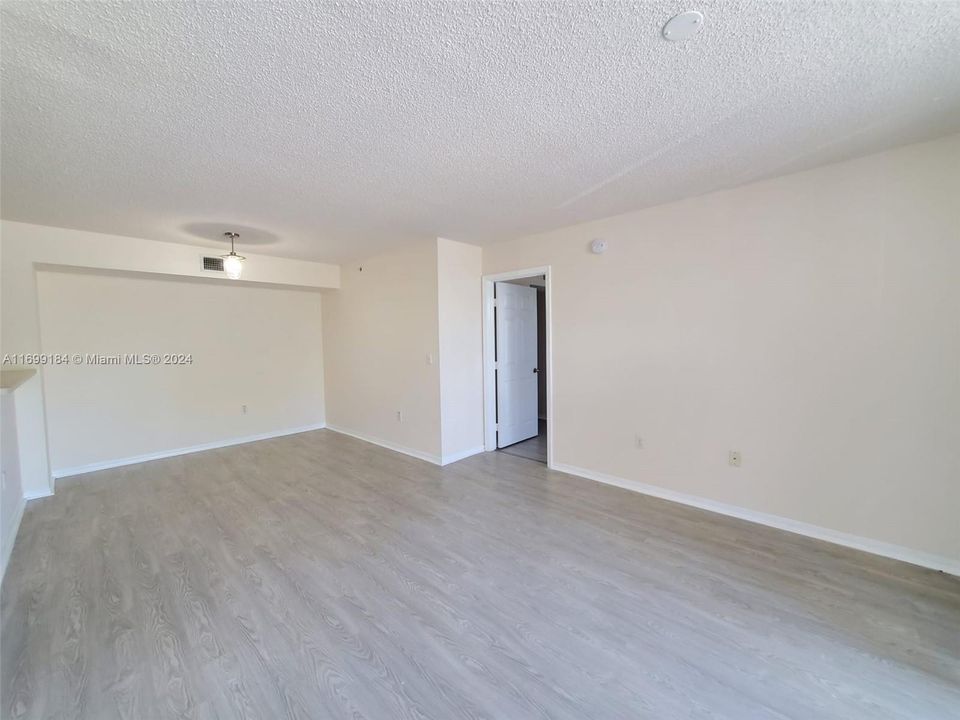 For Rent: $2,399 (2 beds, 2 baths, 1065 Square Feet)