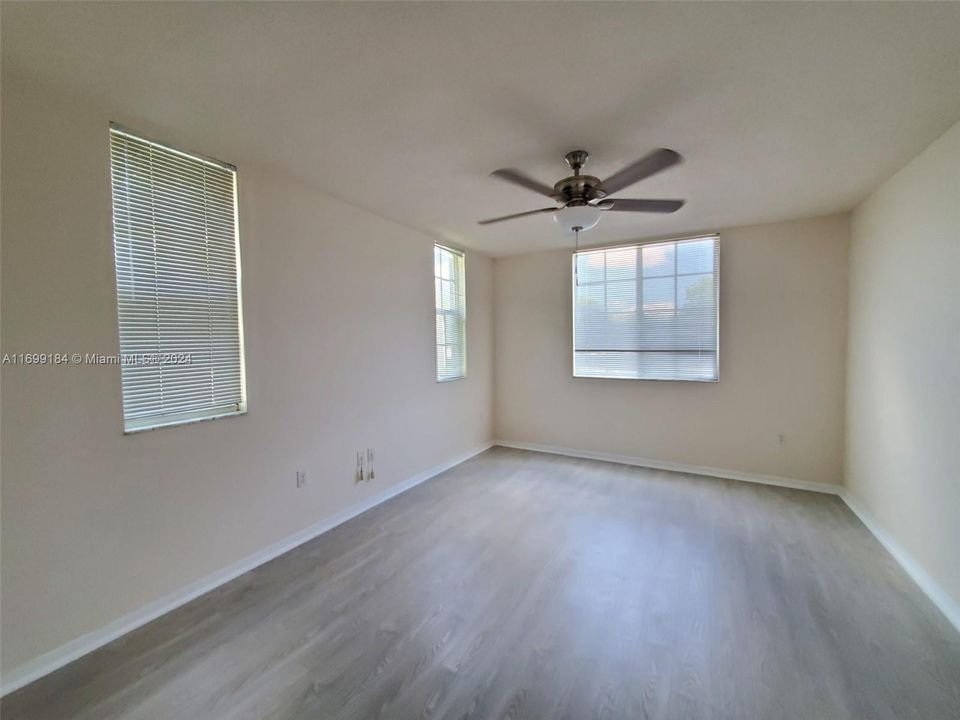 For Rent: $2,399 (2 beds, 2 baths, 1065 Square Feet)