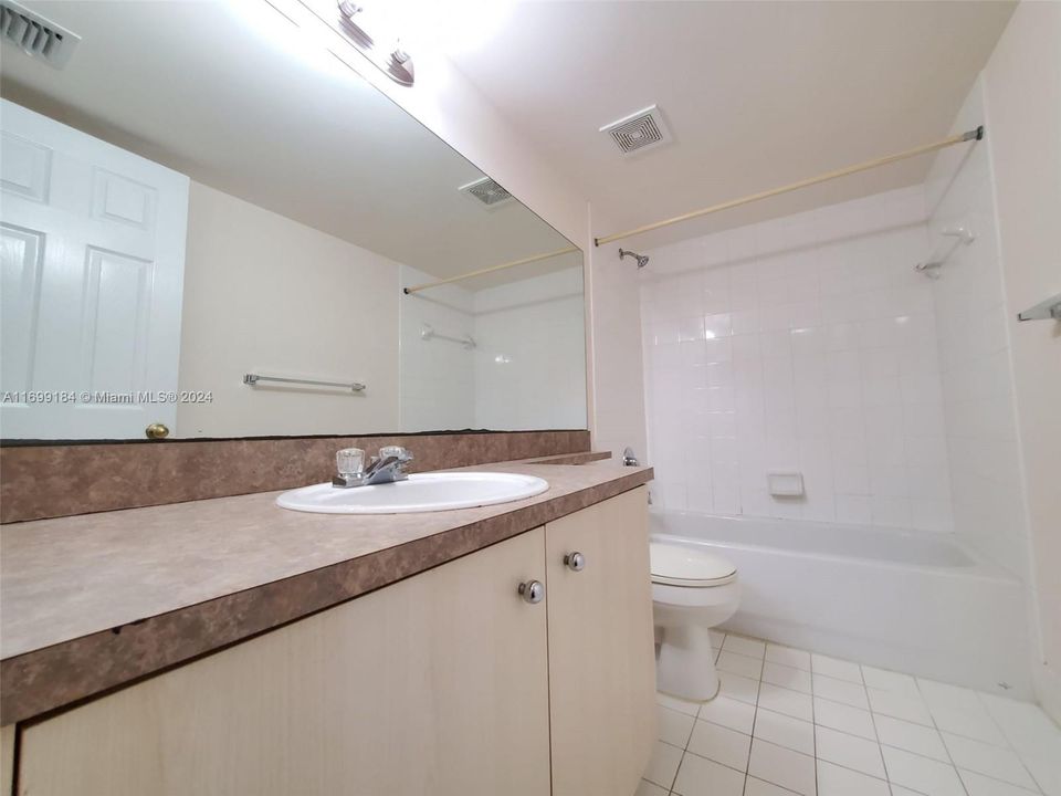 For Rent: $2,399 (2 beds, 2 baths, 1065 Square Feet)