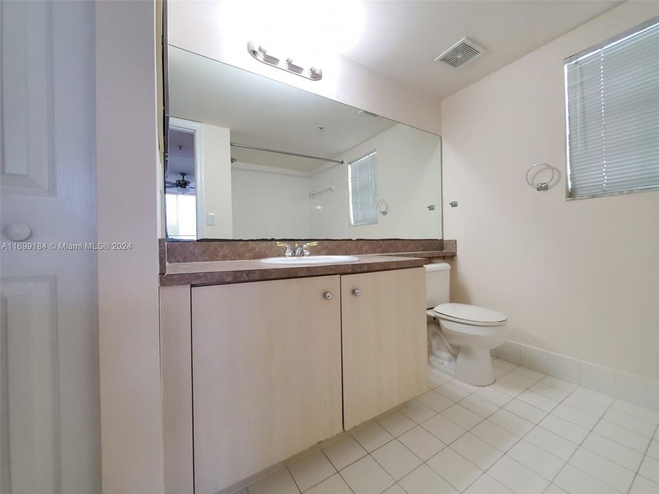 For Rent: $2,399 (2 beds, 2 baths, 1065 Square Feet)