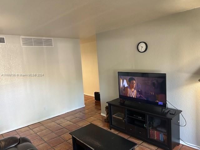 Spacious Living Room w/ Beautiful Mexican Tile