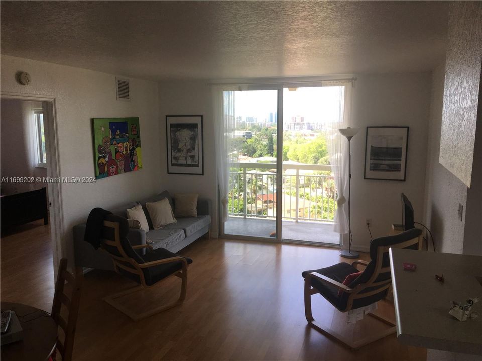 For Rent: $2,800 (2 beds, 2 baths, 891 Square Feet)