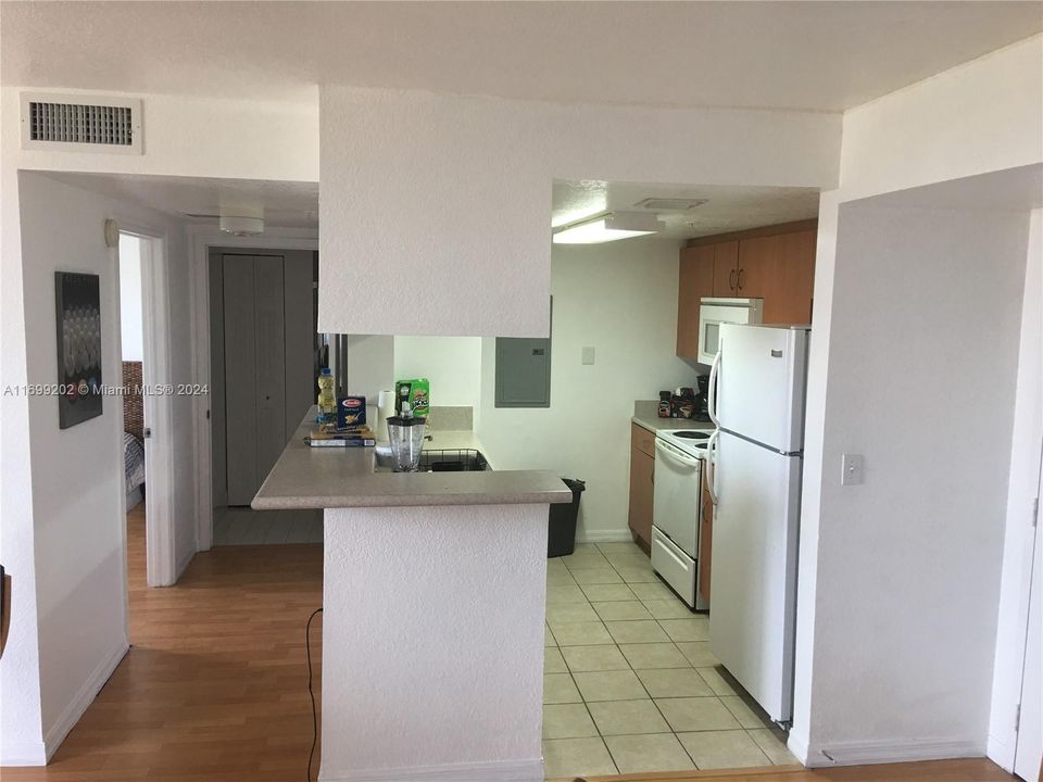 For Rent: $2,800 (2 beds, 2 baths, 891 Square Feet)