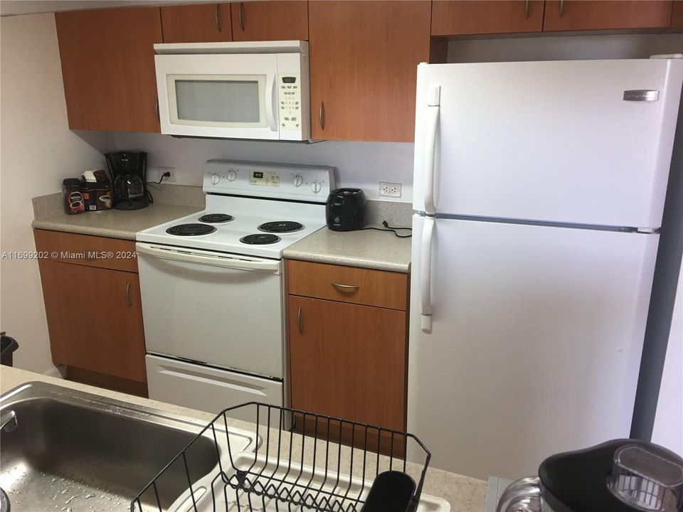 For Rent: $2,800 (2 beds, 2 baths, 891 Square Feet)