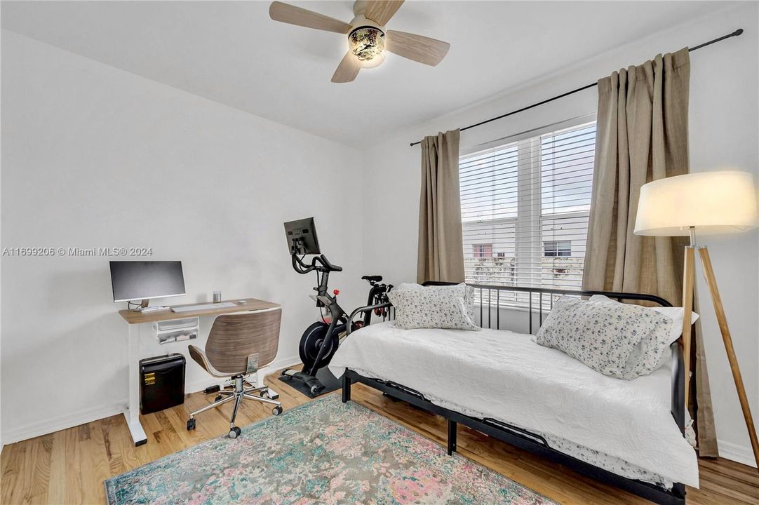 For Sale: $495,000 (2 beds, 2 baths, 890 Square Feet)