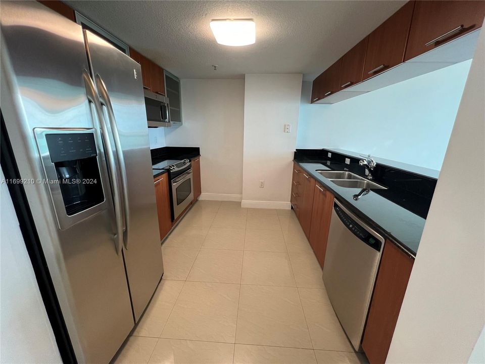 For Rent: $4,800 (2 beds, 2 baths, 1154 Square Feet)