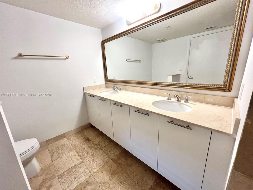 For Rent: $4,800 (2 beds, 2 baths, 1154 Square Feet)