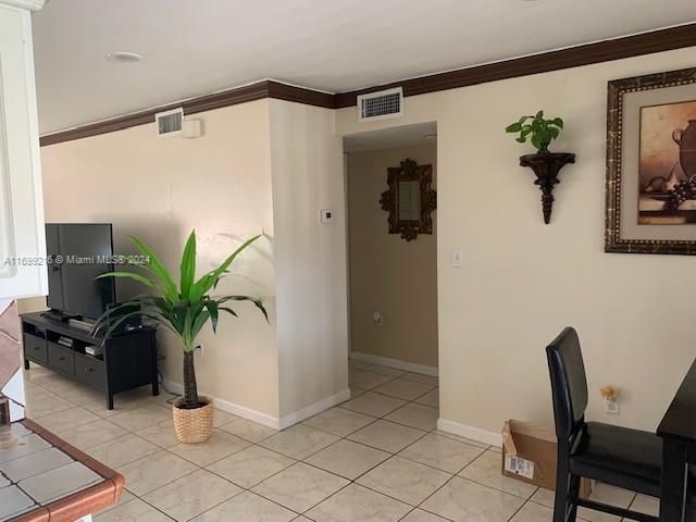 For Sale: $225,000 (2 beds, 2 baths, 940 Square Feet)