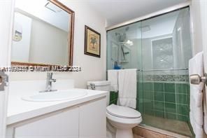 For Sale: $225,000 (2 beds, 2 baths, 940 Square Feet)