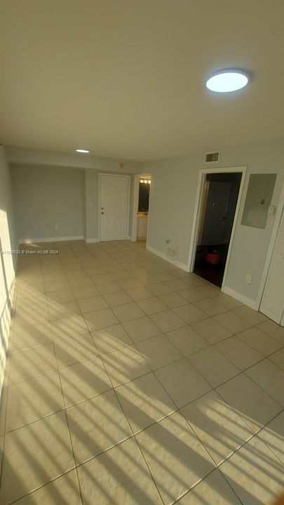 For Rent: $2,500 (2 beds, 2 baths, 900 Square Feet)