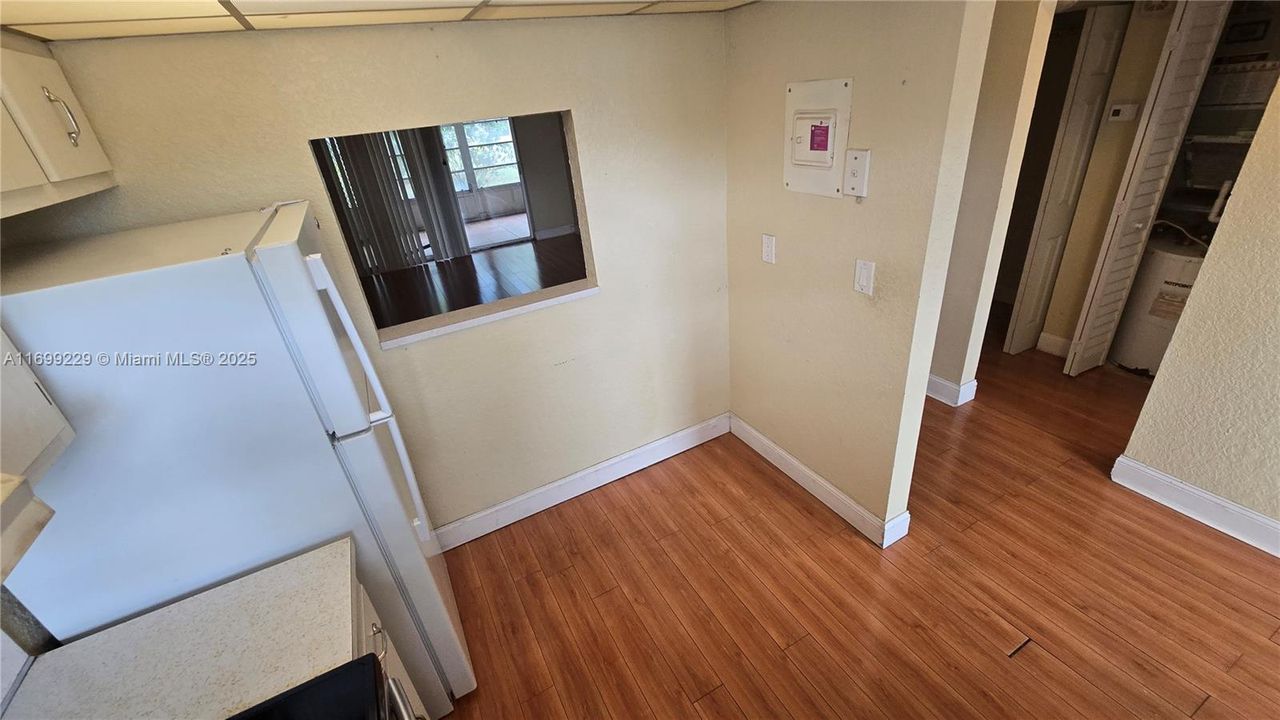 Active With Contract: $84,900 (1 beds, 1 baths, 700 Square Feet)