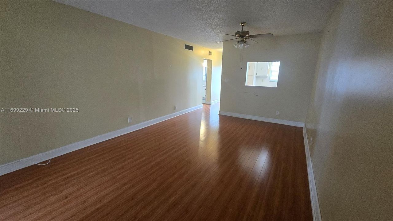 Active With Contract: $84,900 (1 beds, 1 baths, 700 Square Feet)