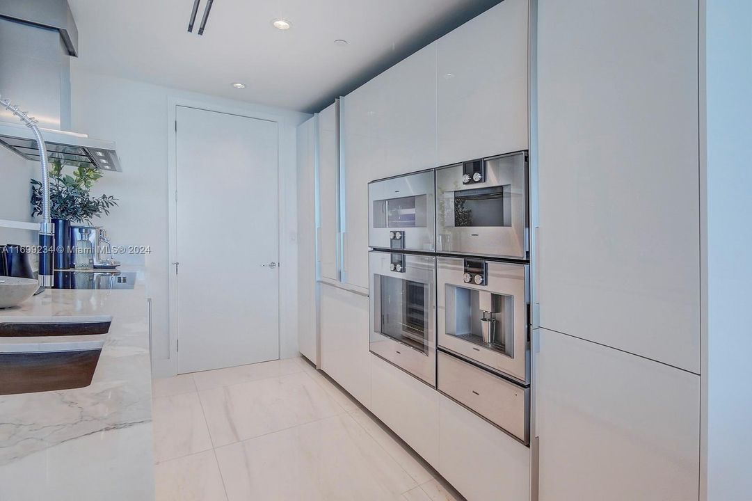 For Sale: $4,950,000 (1 beds, 2 baths, 1513 Square Feet)