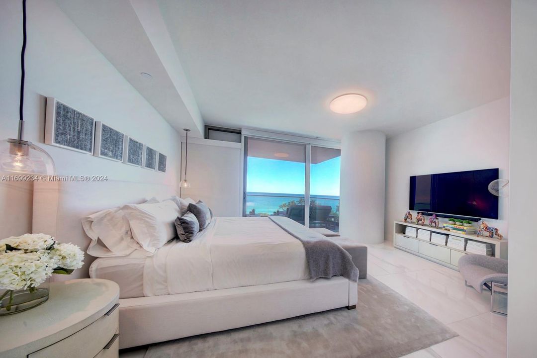 For Sale: $4,950,000 (1 beds, 2 baths, 1513 Square Feet)