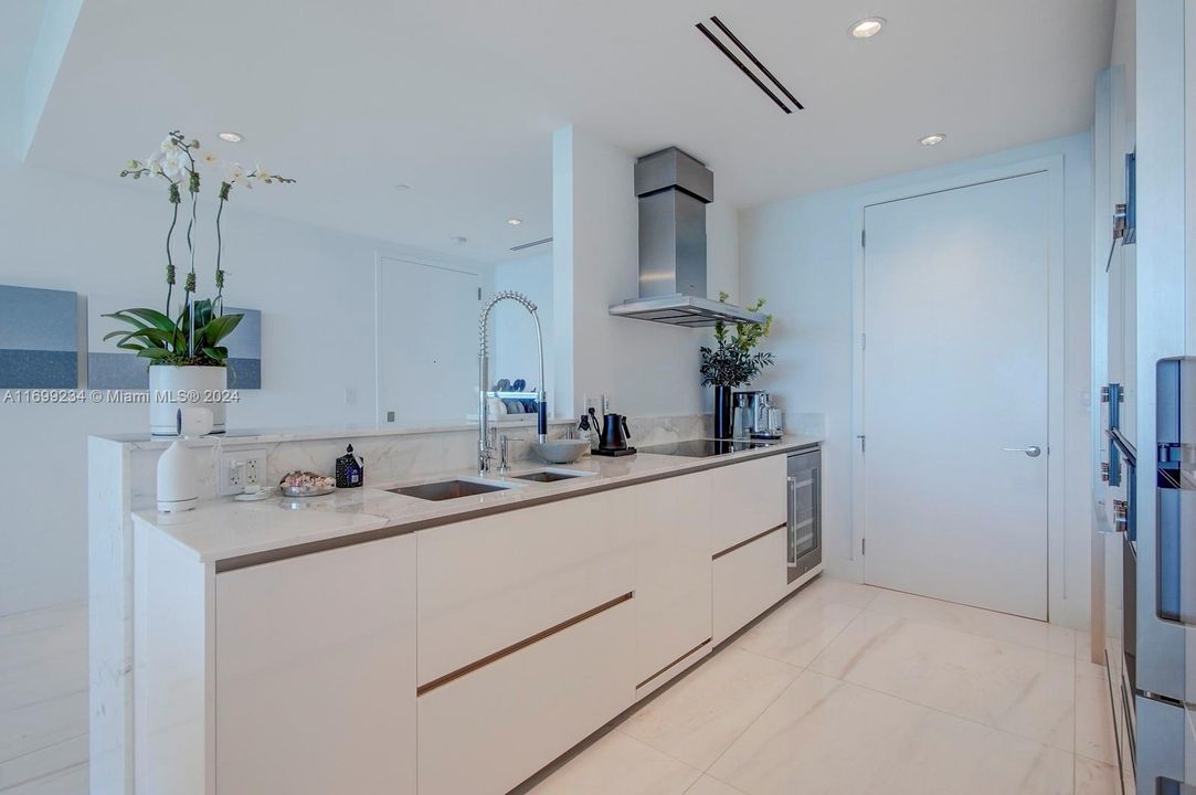 For Sale: $4,950,000 (1 beds, 2 baths, 1513 Square Feet)