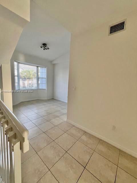 For Rent: $2,170 (2 beds, 3 baths, 1212 Square Feet)