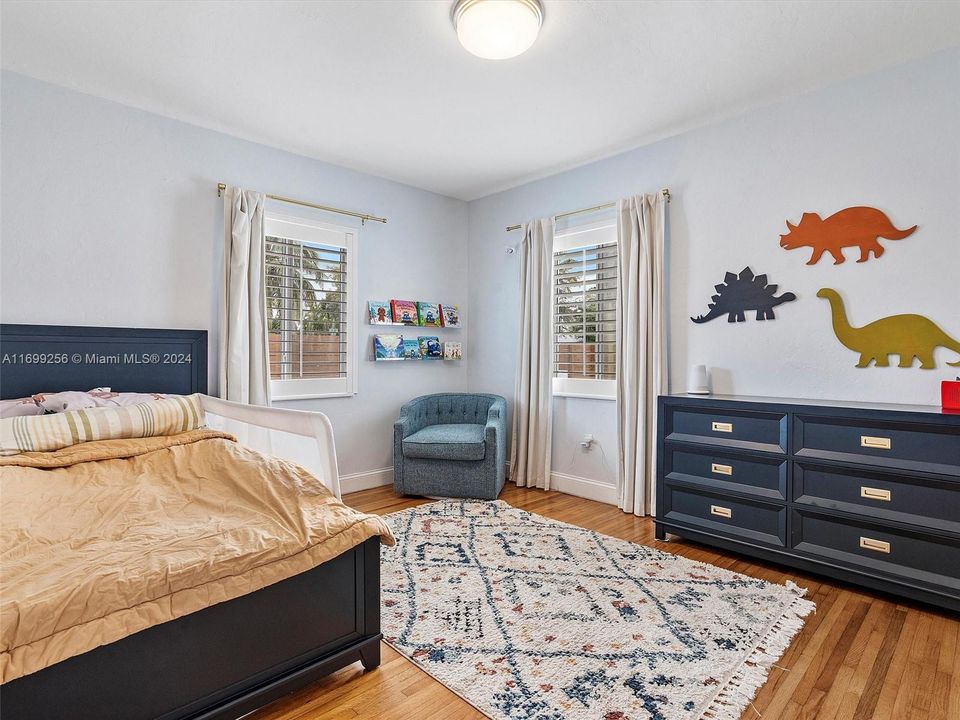 For Sale: $975,000 (2 beds, 1 baths, 1512 Square Feet)