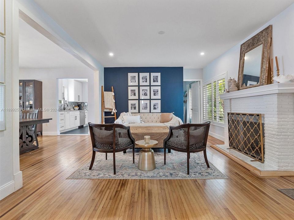 For Sale: $975,000 (2 beds, 1 baths, 1512 Square Feet)