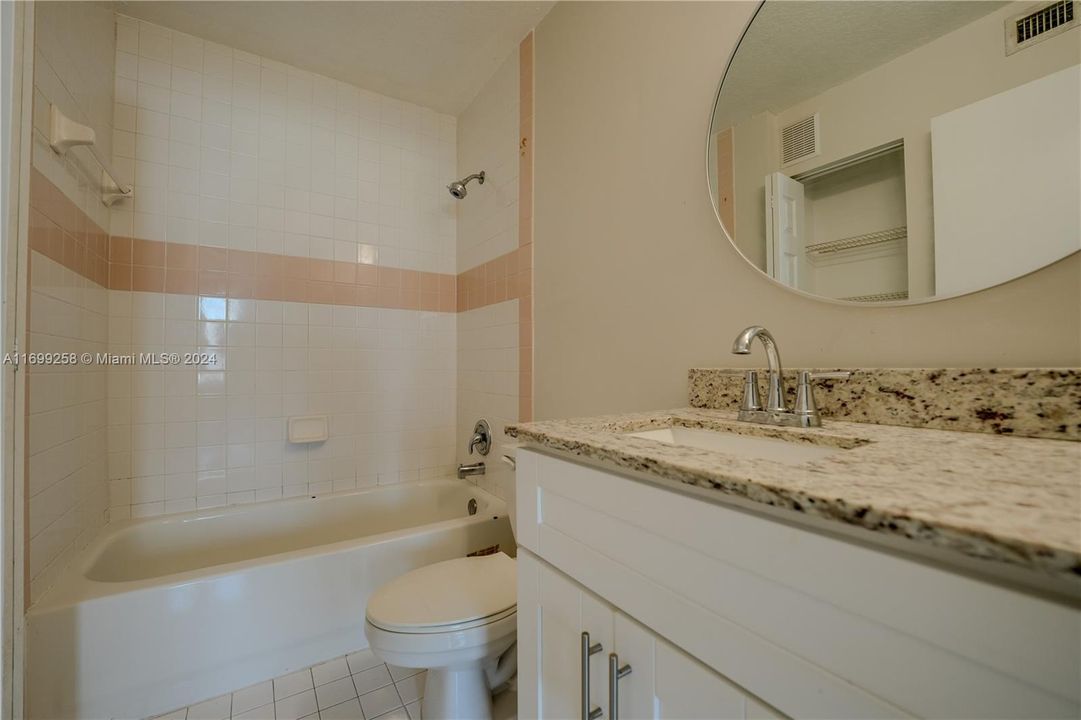 For Rent: $1,995 (2 beds, 2 baths, 886 Square Feet)