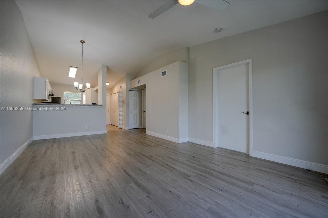 For Rent: $1,995 (2 beds, 2 baths, 886 Square Feet)