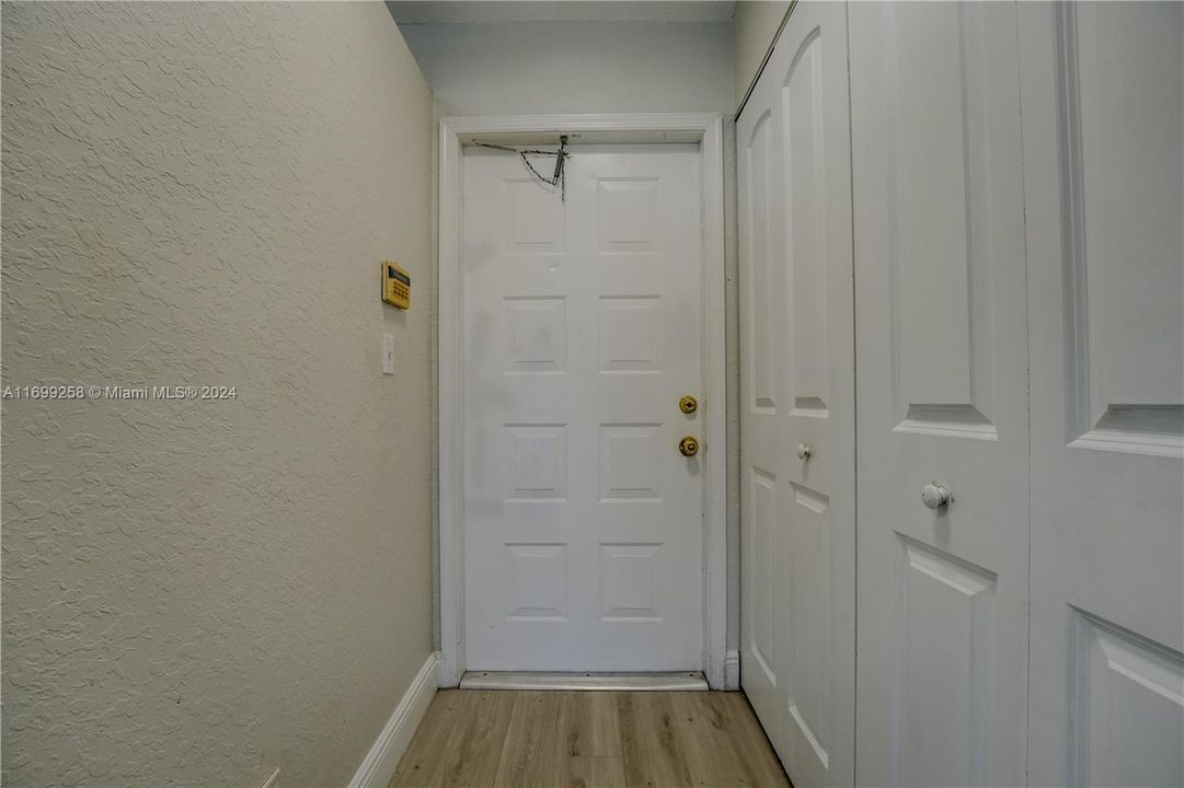 For Rent: $1,995 (2 beds, 2 baths, 886 Square Feet)