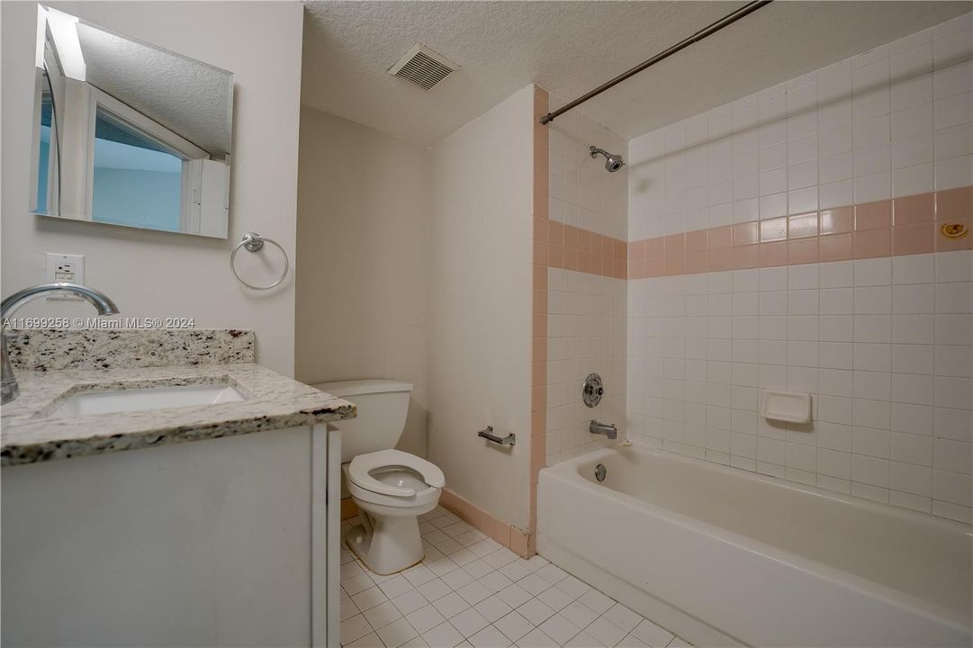 For Rent: $1,995 (2 beds, 2 baths, 886 Square Feet)