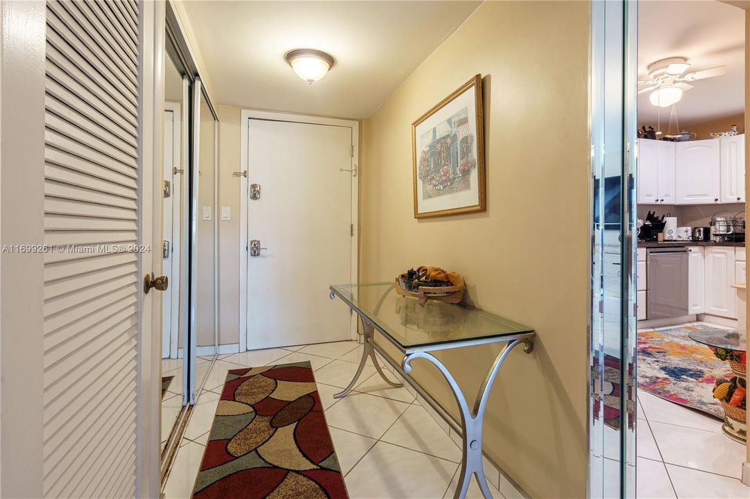 For Sale: $350,000 (2 beds, 2 baths, 1250 Square Feet)