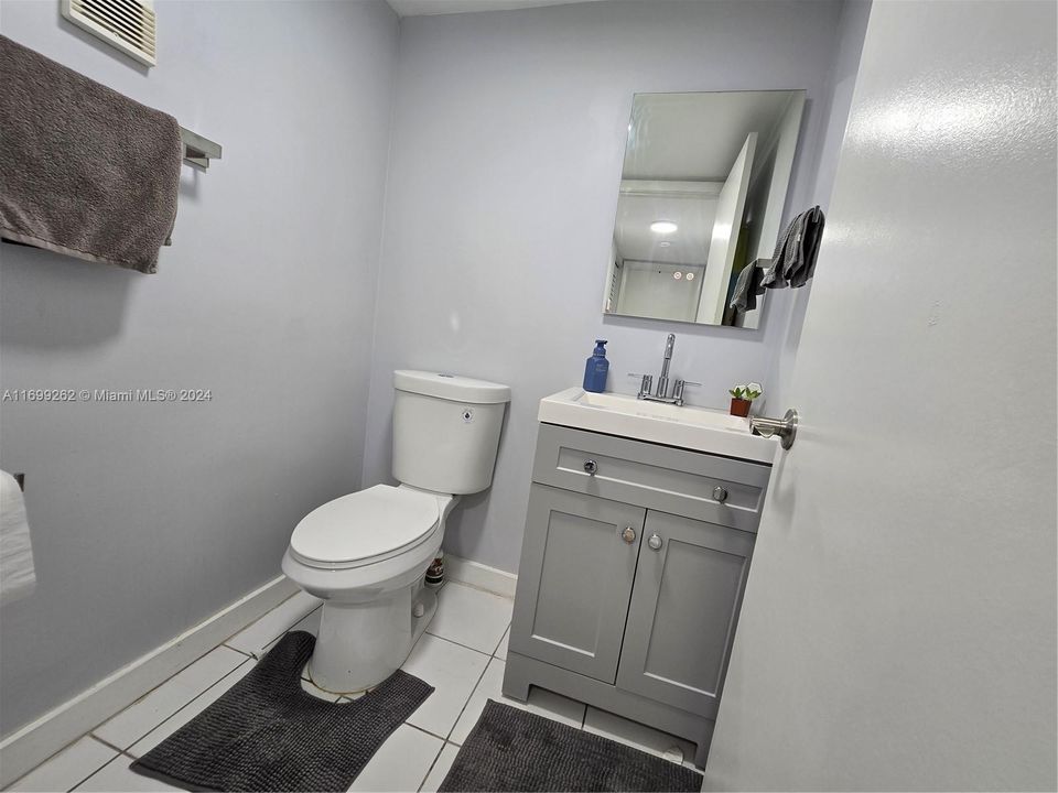 For Sale: $280,000 (2 beds, 1 baths, 955 Square Feet)