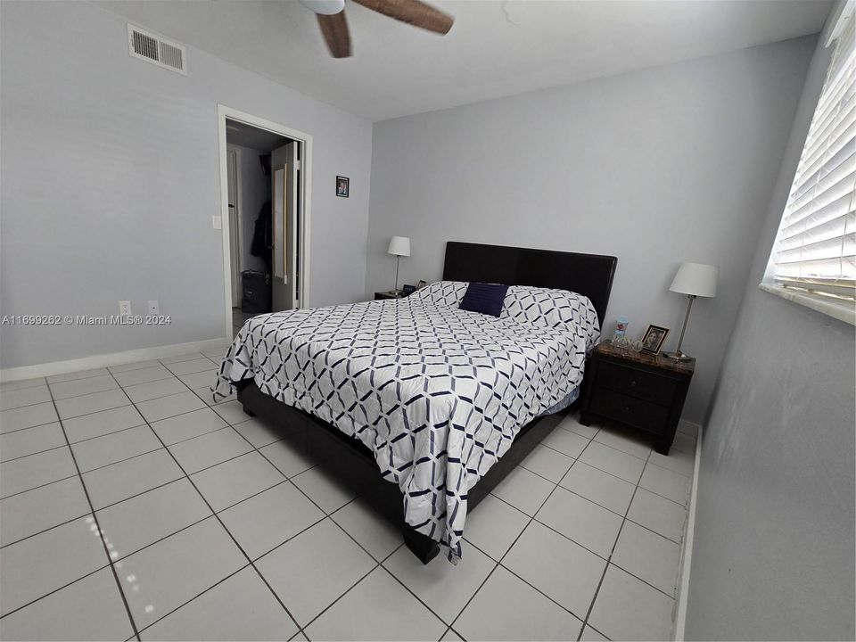 For Sale: $280,000 (2 beds, 1 baths, 955 Square Feet)