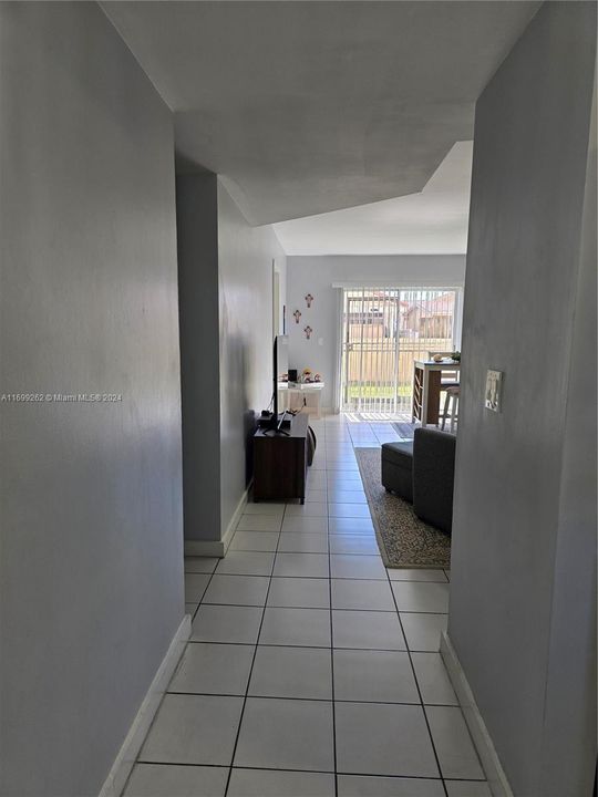 For Sale: $280,000 (2 beds, 1 baths, 955 Square Feet)