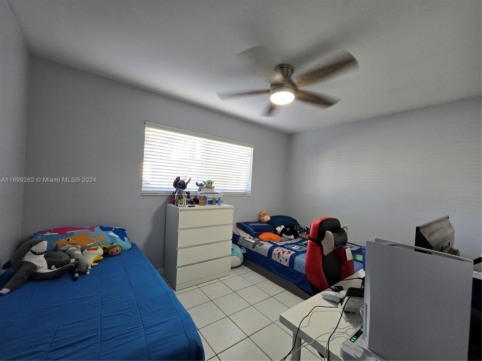 For Sale: $280,000 (2 beds, 1 baths, 955 Square Feet)